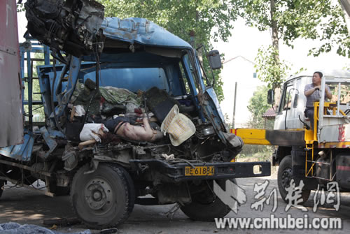宜昌車禍新聞更新，應(yīng)對車禍?zhǔn)录牟襟E指南（適用于初學(xué)者與進(jìn)階用戶）