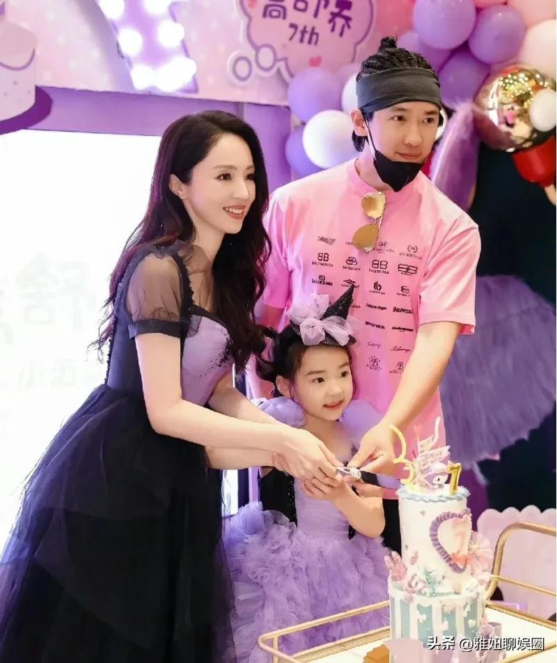 高云翔最新圖片，學(xué)習(xí)、變化與自信的舞臺風(fēng)采展示