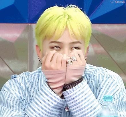 耐克最新海報引領(lǐng)運動風(fēng)尚，激發(fā)無限潛能，展示時尚力量