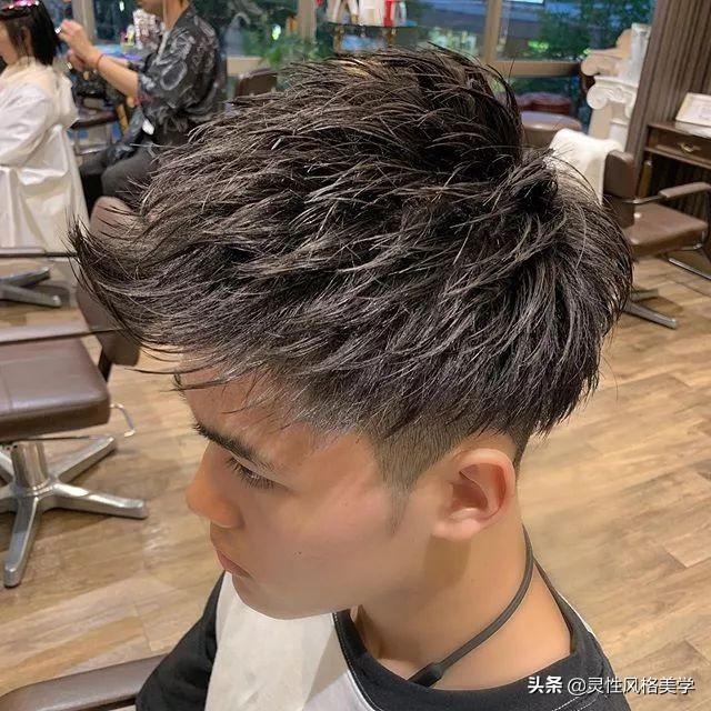 男性最新發(fā)型，心靈與自然的時尚之旅