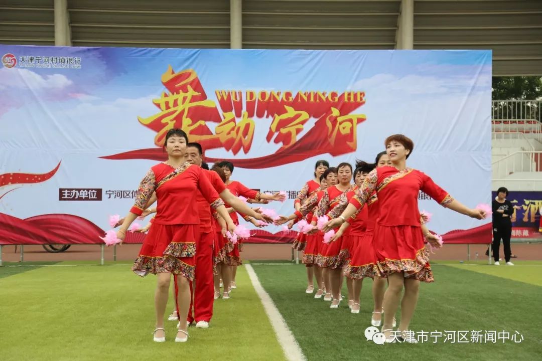 雪山姑娘的獨特風情，最新水兵舞在小巷深處的展現