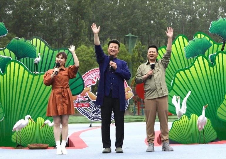 新浪最新消息，友情與家庭的溫馨日常時刻