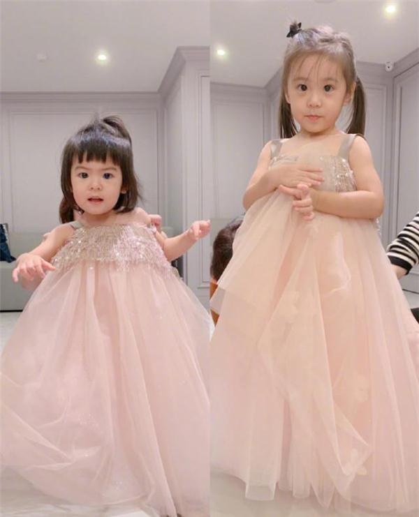 賈靜雯布布最新照片,賈靜雯布布最新照片，時光中的優(yōu)雅女神