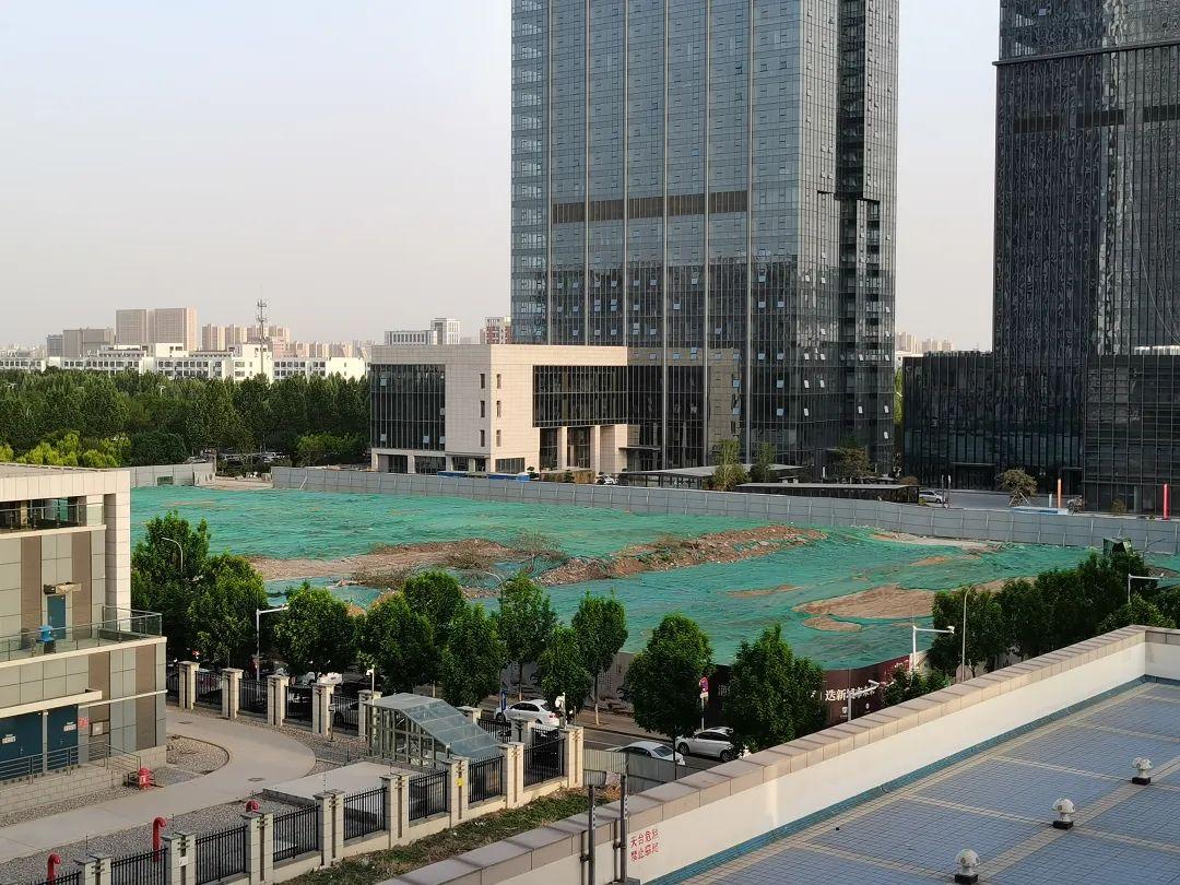 明發(fā)世貿(mào)中心，日常溫馨與友情家庭的故事更新