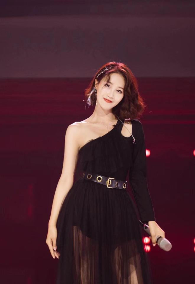 藍(lán)盈瑩最新動(dòng)態(tài)，演技與公眾形象的閃耀碰撞