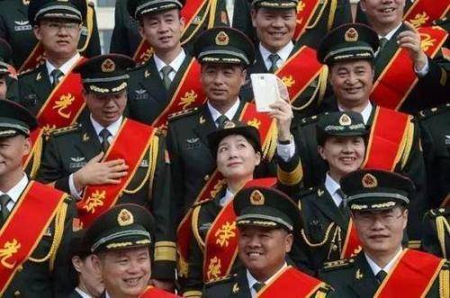 軍官轉(zhuǎn)業(yè)政策最新探索，小巷獨特風味與轉(zhuǎn)業(yè)安置新動向