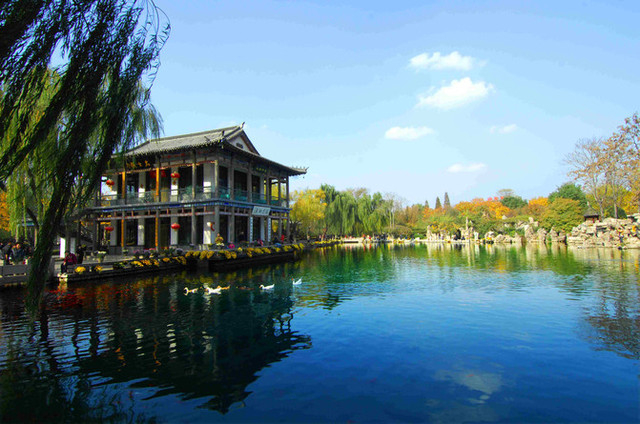 大明湖深度游，巷弄美食秘境探索