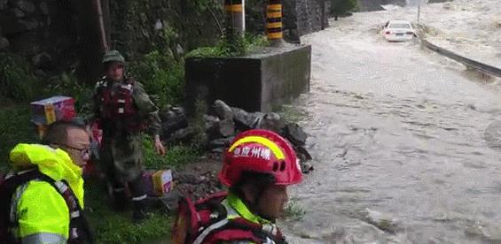 臺(tái)風(fēng)最新動(dòng)態(tài)，登陸與變化共舞，自信成就夢(mèng)想之路