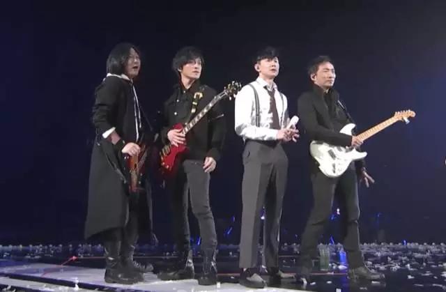 林俊杰最新翻唱歌曲，小巷深處的音樂與美食之旅