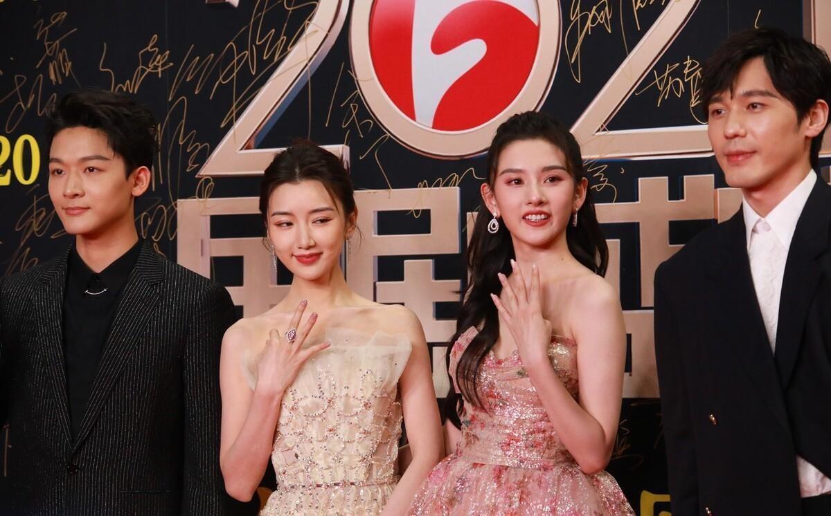 從陰影走向星光，自信力量引領(lǐng)下的黑皮膚女明星成長之路