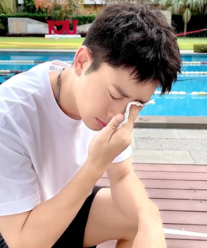 賈乃亮最新直播手機(jī)，直播間的溫馨日常與友情的紐帶展現(xiàn)標(biāo)題魅力！