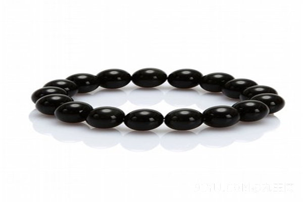 黑曜石價格之謎，友情與陪伴的溫馨故事