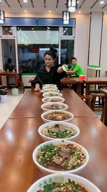 智能面食競技盛宴，全新科技引領(lǐng)吃面條比賽風(fēng)潮！