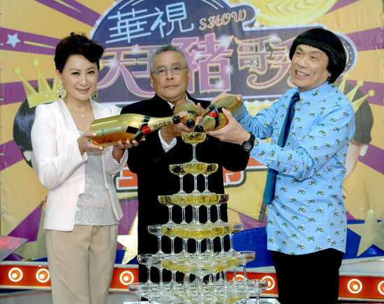 豬哥亮陳亞蘭最新動(dòng)態(tài)揭秘，小巷美食寶藏大揭秘！