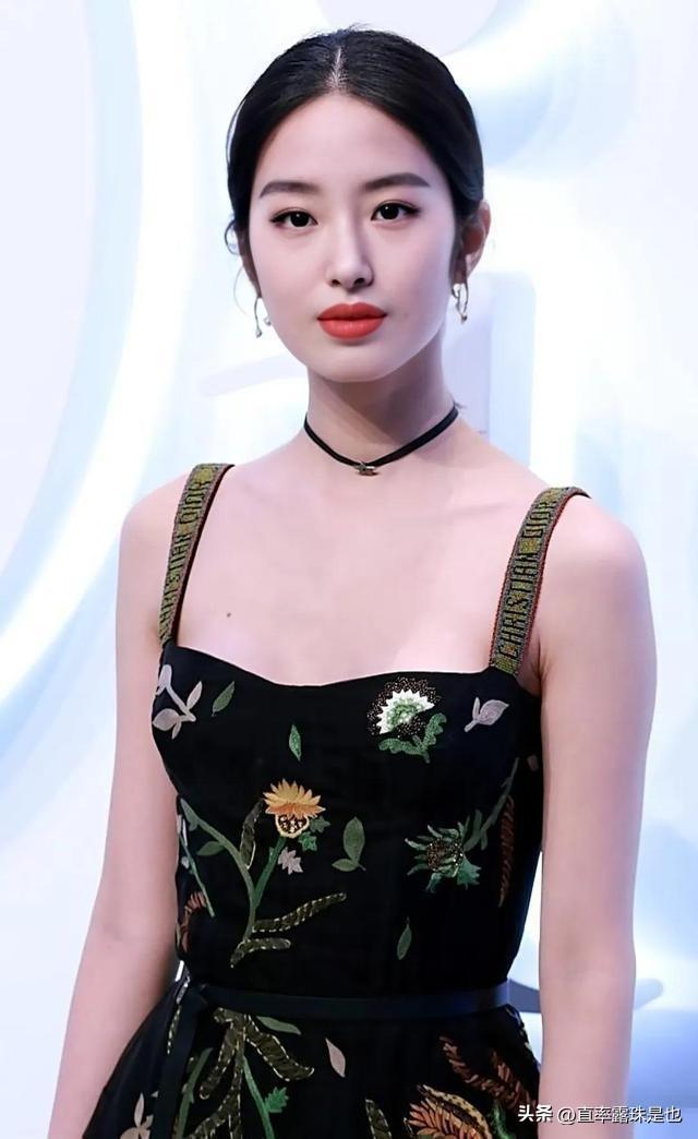 演員鈺探尋隱秘寶藏，小巷特色小店的奇妙之旅