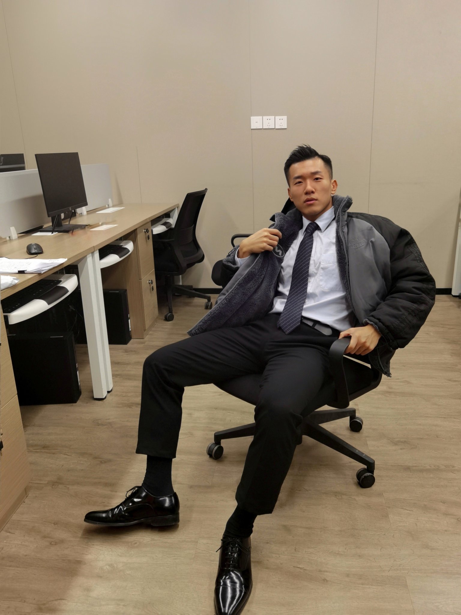 呆叔最新風采，新晉時尚偶像引領潮流新風尚