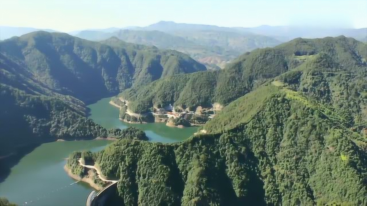 風水大師揭秘，墳地選址奧秘與大自然美景的邂逅之旅