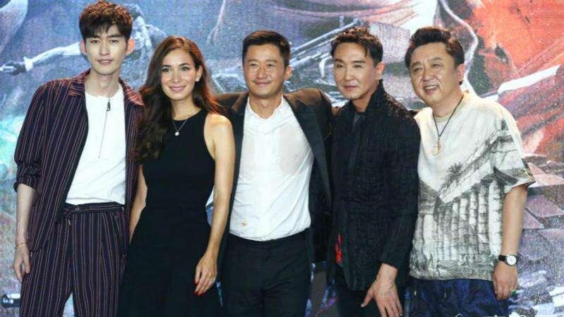 戰(zhàn)狼票房刷新高峰，電影院里的熱血時(shí)刻