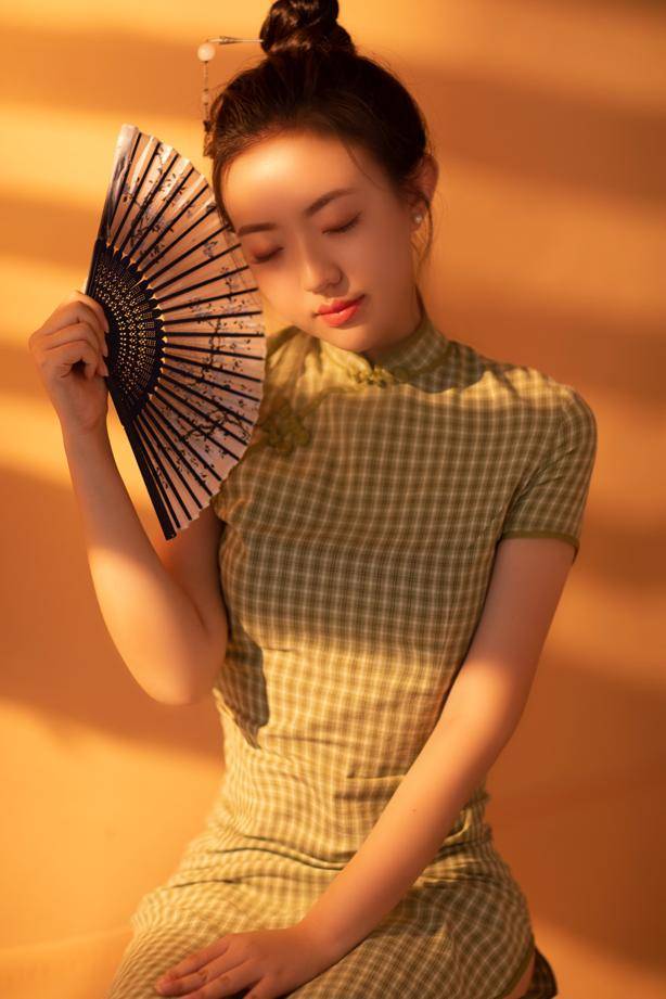 女演員古箏，與自然美景的邂逅，探尋內(nèi)心平和之聲
