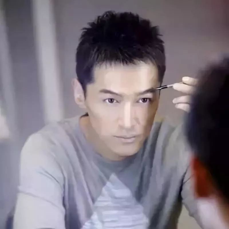 男明星與同性戀話題，理解與尊重的步驟指南