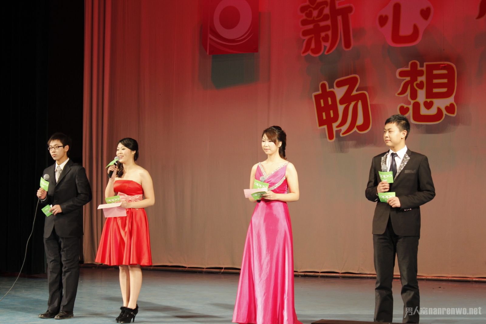 引領(lǐng)時代風(fēng)尚的舞臺之韻，最新主持詞精選集