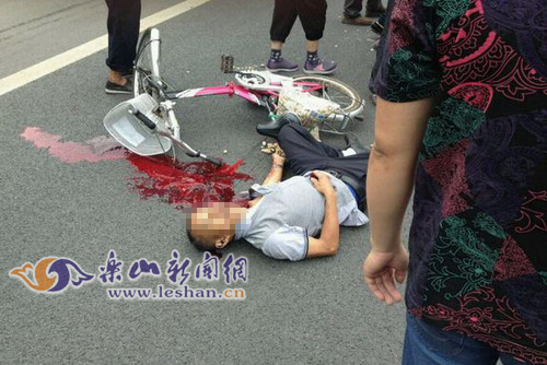 井研最新車(chē)禍?zhǔn)录?bào)道