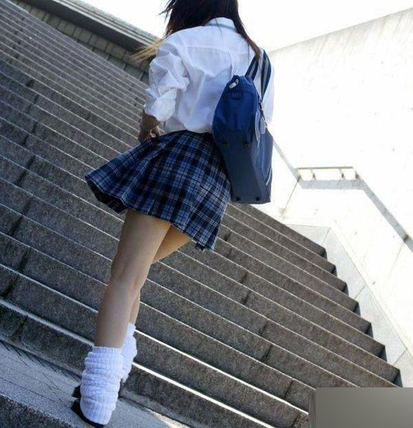 最新女校服，時(shí)代變遷中的校園風(fēng)尚標(biāo)志