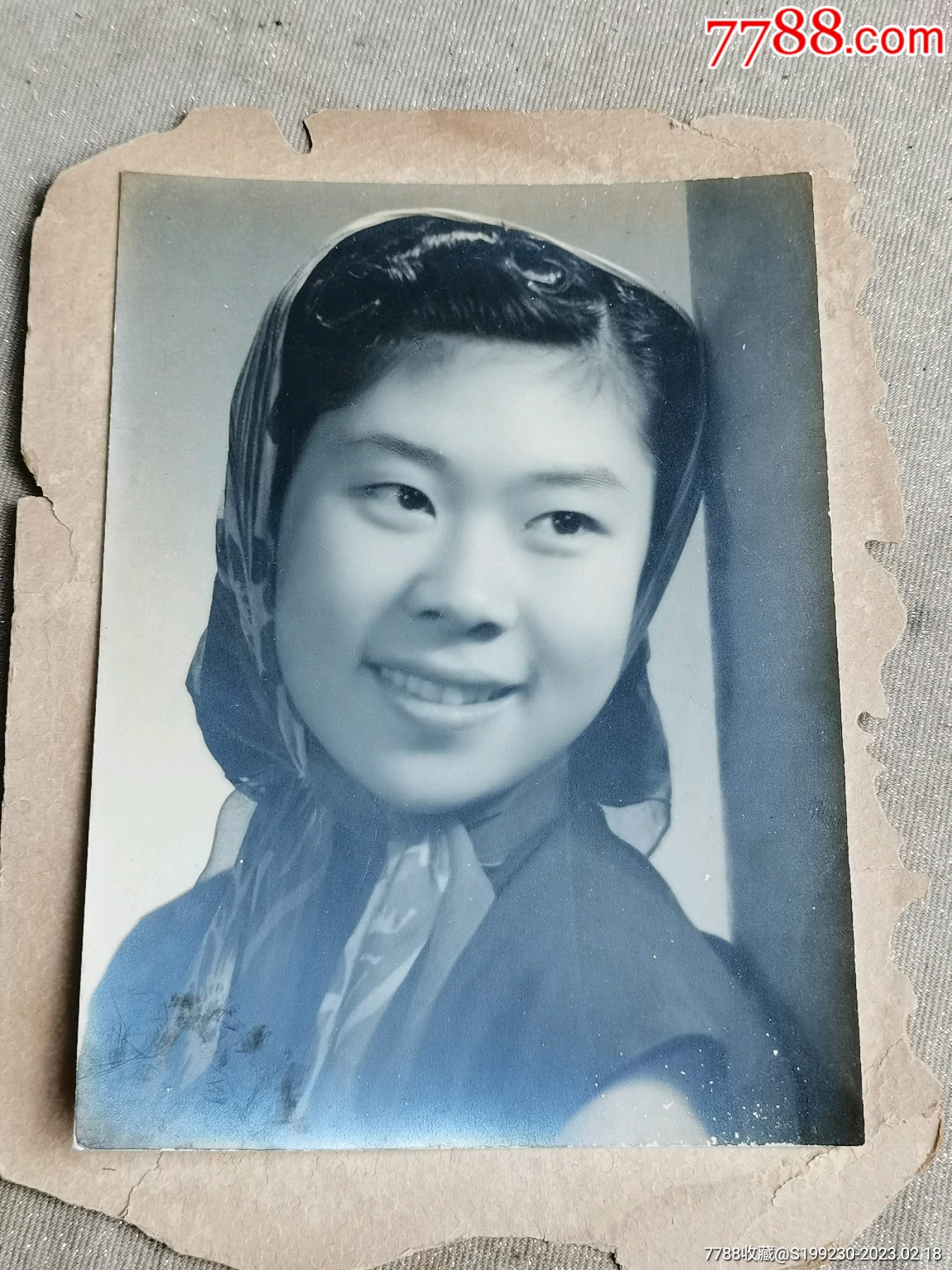 美女老照片的魅力，歷久彌新，時(shí)光見(jiàn)證美麗風(fēng)采